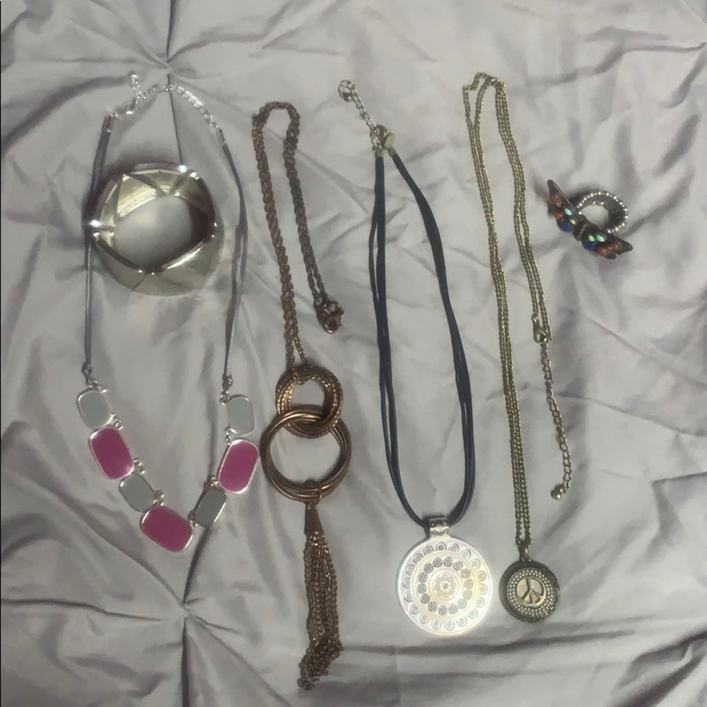 6 pieces of‎ random of jewelry some western style.